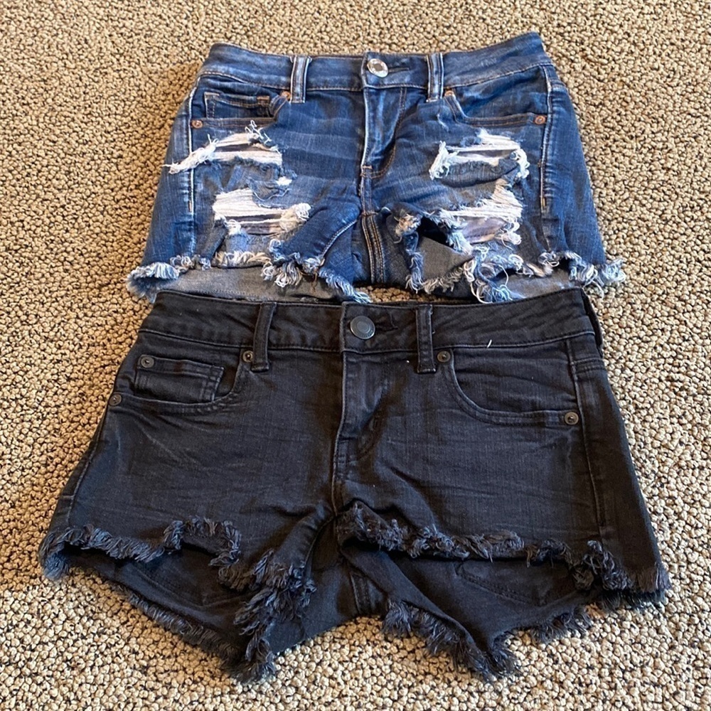 Bundle of 2 Distressed American Eagle Jean Shorts Size 0 in Like New Condition